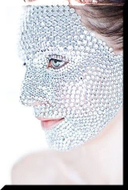 Niky strassz arcd�sz